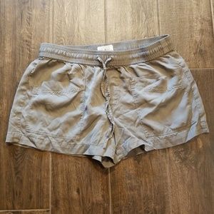 Lou & Grey▪ elastic waist casual shorts